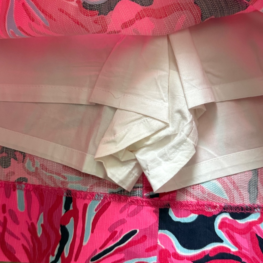 Lilly Pulitzer Vibrant Pink Floral golf skort - Picture 3 of 5